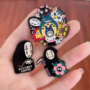 Broche <span class=keywords><strong>de</strong></span> animación <span class=keywords><strong>de</strong></span> Spirited Away, insignia <span class=keywords><strong>de</strong></span> metal divertida del Hombre Sin Rostro, pin esmaltado <span class=keywords><strong>de</strong></span> personaje periférico <span class=keywords><strong>de</strong></span> anime japonés - Product Image 5