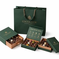Coffret cadeau de luxe personnalisé en carton rigide vert foncé pour chocolats avec sac en papier
