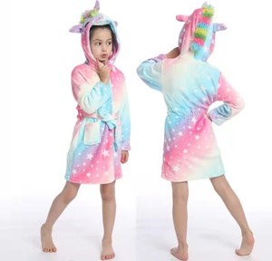 Peignoirs en flanelle pour filles <span class=keywords><strong>Peignoir</strong></span> pour enfants au genou avec capuche licorne en gros Tissu tissé - Product Image 3