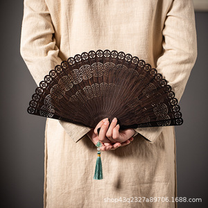 Abanico Plegable Estilo Suzhou, Tallado en Madera de Sándalo, Regalo Cultural - Product Image 2