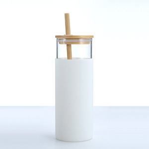 Gobelet en verre borosilicate avec couvercle en bambou et manchon en silicone, couleur blanche, pour le camping - Product Image 1
