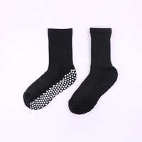 Vente en gros Chaussettes de sport de football unisexes noires écologiques en bambou à haute compression et antidérapantes avec logo antidérapant pour hommes