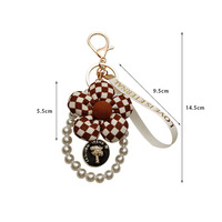 Porte-clés en gros avec fleurs mignonnes, pampilles de perles tendance, porte-clés de voiture, porte-clés féminin, accessoires créatifs pour sacs