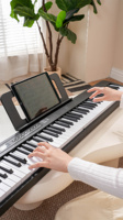 Nouveau Piano Numérique Pliable 88 Touches au Design Élégant avec MIDI et Capteur de Vitesse, Instrument Portable Léger en Plastique de Chine