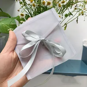 Atacado Custom Makeup Silk Organza Sheer Gift Envelopes Jóias embalagens cosméticas Drawstring transparente pequeno Mesh Pouch Bag