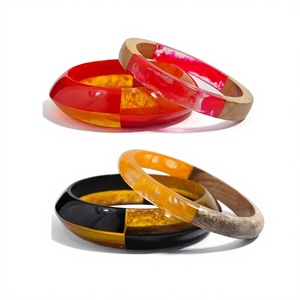Ensemble de bracelets en résine et bois géométriques de qualité supérieure, unisexe, élégants, orange, bleu, marron, blanc, colorés, bijoux cadeau - Product Image 2