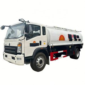 รถบรรทุกน้ำมันขนาดเล็ก Howo คุณภาพสูง 4x2 5CBM รถบรรทุกถังน้ำมันเคลื่อนที่สำหรับขาย - Product Image 1