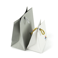 Sacs cadeaux en papier d'art recyclable écologique de luxe imprimés en gros, 250 g/m², avec poignées en ruban, pour cosmétiques, shampooing, mascara