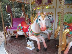 Nouveau Carrousel Classique 2026 à 12/16 Places, Conception Rotative Sécurisée à Vitesse Limitée, Équipement d'Attraction Nostalgique pour Parc - Product Image 3
