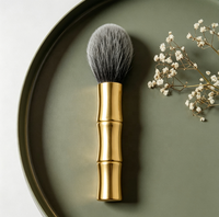 Pinceau professionnel unique en forme de flamme pour poudre, outil de maquillage pour le visage, manche en bois gris argenté, virole en aluminium, poils en nylon