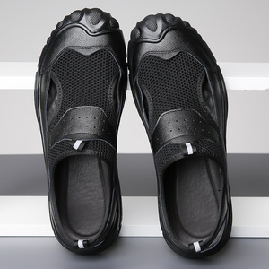 Men's Hollow-Out Mesh Sandals Black And Brown Slip-On Breathable Closed-Toe <b>Flat</b> Shoes For <b>Summer</b> Casual Wear - Product Image 2