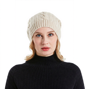 Chapeau d'hiver en tricot torsadé beige pour femme avec broderie de perles, tissu respirant, style décontracté pour adultes - Product Image 1