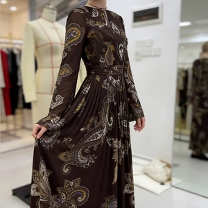 Abito di Lusso Vintage con Stampa Paisley, Collo Rotondo e Design in Rete Sensuale che Esalta il Fascino Retrò - Product Image 1