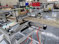 Extrudeuse à double vis pour la production de profilés d'angle en PE/PVC, conception conique co-rotative, rapport L/D 22:1, 380V-440V, haute performance