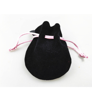 Romántico suave negro hecho a mano logotipo personalizado cordón flor forma Pandor bolsa de terciopelo para joyería - Product Image 3