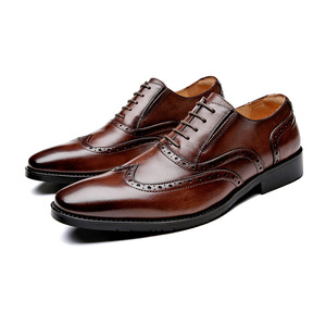 Chaussures habillées élégantes pour hommes en cuir de vache véritable, style brogue derby, faites à la main, à bout pointu et semelle plate - Product Image 2