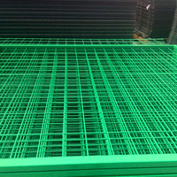 Fil de poulet en plastique treillis métallique soudé enduit de PVC treillis métallique de soudure en acier galvanisé pour enclos de poulet rouleau de clôture clôture clôture de ferme