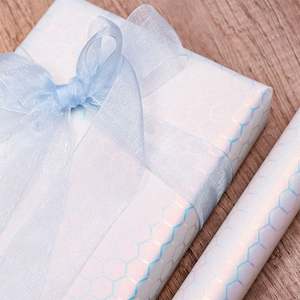 Venta al por mayor 80g recubierto de silicona virgen cumpleaños copos de purpurina papel de arte 43*300cm regalo lujo embalaje personalizado rollo de papel de regalo - Product Image 3