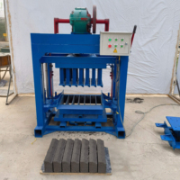Machine à fabriquer des briques haute capacité 4-40 avec levage automatique pour briques de pavé en cendres volantes autobloquantes et utilisation pour le revêtement routier