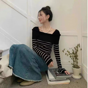 French-style Soft & Elegant Slim-fit <b>Long</b>-sleeve Knit Top for Women Autumn New Arrival Designer Square-neck Blouse - Product Image 3