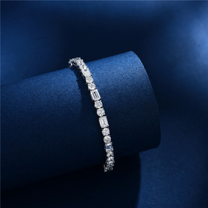 <span class=keywords><strong>Bracciale</strong></span> <span class=keywords><strong>con</strong></span> Diamanti Coltivati in Laboratorio a Taglio Personalizzato, Smeraldo Taglio Rotondo <span class=keywords><strong>con</strong></span> Certificato IGI, <span class=keywords><strong>Bracciale</strong></span> in Oro 18K per Donna e Uomo, Gioielli Premium - Product Image 4