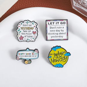 Spille in Smalto 'Today Is A Newday', Non Lasciare che <span class=keywords><strong>i</strong></span> Giorni Passati Occupino Tropppo il Oggi, Distintivi per Borse e Bavette, Regalo di Gioielleria per Amici - Product Image 2