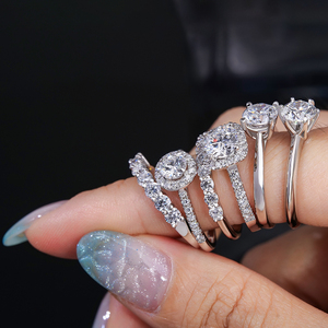 Vente en gros de bijoux fins pour femmes, ensemble de bagues de fiançailles en diamant de laboratoire HPHT véritable, taille brillant, plaqué or 18 carats sur argent sterling - Product Image 2
