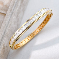 Bracelet demi-bague en or massif 18 carats style Dua Lipa, collection Hailey, avec diamants baguette, série High Auction Archive