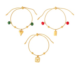 Bracelet romantique français élégant avec éléments géométriques plaqués or 18 carats en agate perlée, bracelet en acier inoxydable - Product Image 1