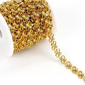 Alla moda e attraente a forma di base di fila polychrome strass banding Crystal strass trim cup chain per decorare