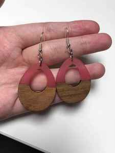 Boucles d'oreilles en résine très demandées, bijoux tendance pour femmes, pour fêtes, mariages, anniversaires, disponibles à prix abordable. - Product Image 2