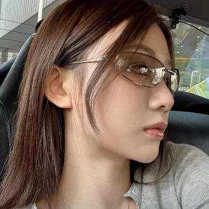 Lunettes de soleil pour femmes UV400 complètes - Style rétro Y2K <span class=keywords><strong>Forme</strong></span> ovale Lentilles roses/grises Ajustement confortable Option personnalisée Faible prix pour les voyages Mode - Product Image 3