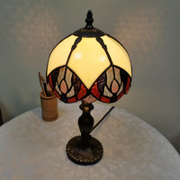 Lampe de chevet LED rétro européenne de style Tiffany, abat-jour en verre coloré soudé fait main sur mesure, vente en gros