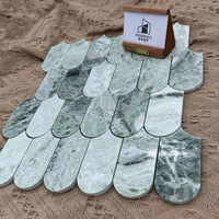 Fabricant chinois Dougbuild, mosaïque de carreaux en marbre naturel vert à effet écaille de poisson, élégante décoration intérieure