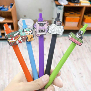 Lot de 10 stylos gel à pointe fine 0,5 mm, styles variés, avec breloques en plastique à paillettes, design mignon de dessin animé, encre noire incluse - Product Image 3