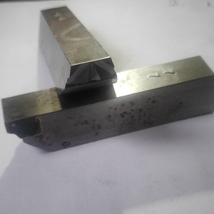 Machine entièrement automatique de fabrication de clous en acier à haute résistance avec composants de découpe de clous et de pompage, en acier à haute résistance - Product Image 1