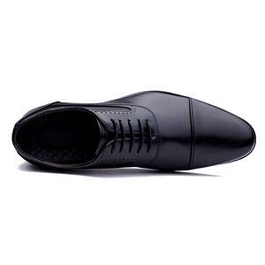 <span class=keywords><strong>Scarpe</strong></span> formali da <span class=keywords><strong>uomo</strong></span> <span class=keywords><strong>classiche</strong></span> <span class=keywords><strong>scarpe</strong></span> in pelle Patchwork retrò eleganti <span class=keywords><strong>scarpe</strong></span> Oxford traspiranti con lacci bassi per feste - Product Image 2