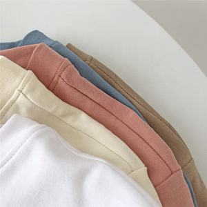 Maglietta slim fit da donna a maniche corte ricamata in bianco con stampa personalizzata in morbido cotone 100% di alta qualità - Product Image 5