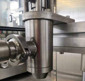 Línea automática de máquina de llenado y tapado de botellas de aceite de motor de lubricante líquido refrigerante anticongelante de galón de basura lineal - Product Image 3