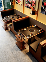 Ensemble de table de barbecue coréen haut de gamme avec hot pot sans fumée intégré, sièges et chariots en bois assortis pour restaurant asiatique