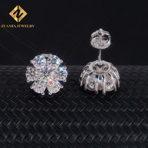 Belle boucle d'oreille à motif floral, clou d'oreille en argent 925, boucle d'oreille en moissanite, boucle d'oreille tendance en forme de tournesol, idée cadeau de bijoux - Product Image 1