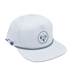 Gorra de Golf de 5 Paneles con Parche de Goma Personalizado, Protección Solar, Tela Impermeable Blanca, Visera Plana, Estilo Deportivo y Moderno - Product Image 1