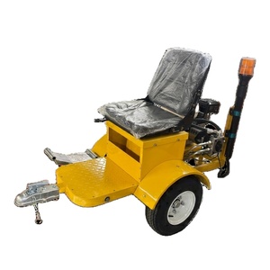 Machine de marquage routier thermoplastique à poussée manuelle avec conducteur intégré, type scooter de marquage routier - Product Image 1