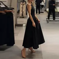 Robe élégante sans manches, coupe ajustée, en polyester noir uni, pour les occasions estivales, disponible en plusieurs tailles