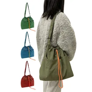Tas tote saku kecil wanita penutup tali pengikat dompet nilon kapasitas tahan lama hijau kustom untuk bekerja