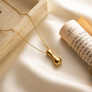 Collier tendance en acier inoxydable ZGBROTHERS avec pendentif lettre et design alphabet bulle pour femme, à porter au quotidien - Product Image 3