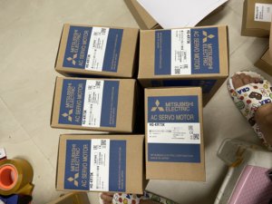 Motor Servo AC Mitsubishi 100% Nuevo y Original HG-KR73K - Product Image 1