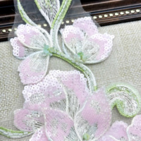 Applique de fleur brodée en sequins 3D pour la décoration de vêtements, style fait main de luxe, accessoires de mode pour robe de mariée
