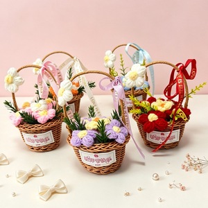 Panier de fleurs tricoté à la main en fil de laine, fleurs artificielles, cadeau pour la fête des enseignants, vente en gros - Product Image 1