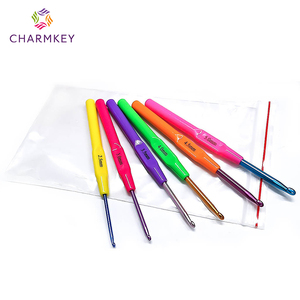 <span class=keywords><strong>6</strong></span> pièces de couleurs multiples pour l'artisanat du tissage Poignée ergonomique en plastique Alumine Aiguilles à crochet Outil à <span class=keywords><strong>tricoter</strong></span> Ensemble de crochets pour chandail de bricolage - Product Image 3